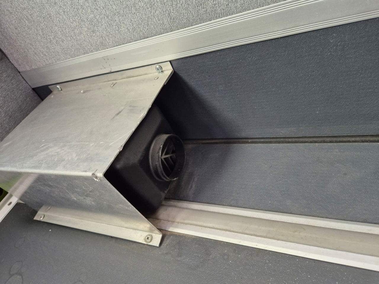 Микробус, Пътнически бус IVECO Daily 35S12 Hi-Matic / 10 Seats: снимка 27 Микробус, Пътнически бус IVECO Daily 35S12 Hi-Matic / 10 Seats: снимка 27