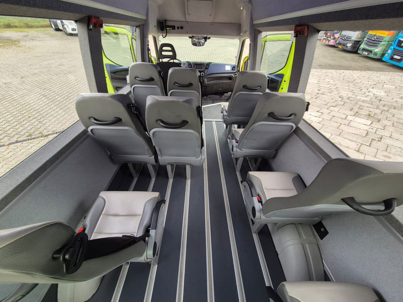 Микробус, Пътнически бус IVECO Daily 35S12 Hi-Matic / 10 Seats: снимка 28 Микробус, Пътнически бус IVECO Daily 35S12 Hi-Matic / 10 Seats: снимка 28