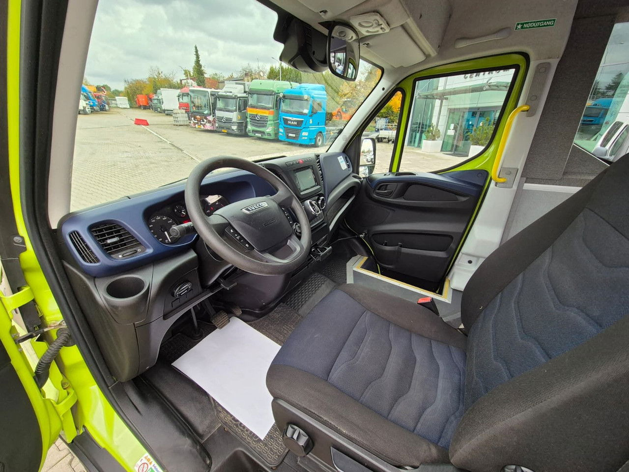 Микробус, Пътнически бус IVECO Daily 35S12 Hi-Matic / 10 Seats: снимка 13 Микробус, Пътнически бус IVECO Daily 35S12 Hi-Matic / 10 Seats: снимка 13