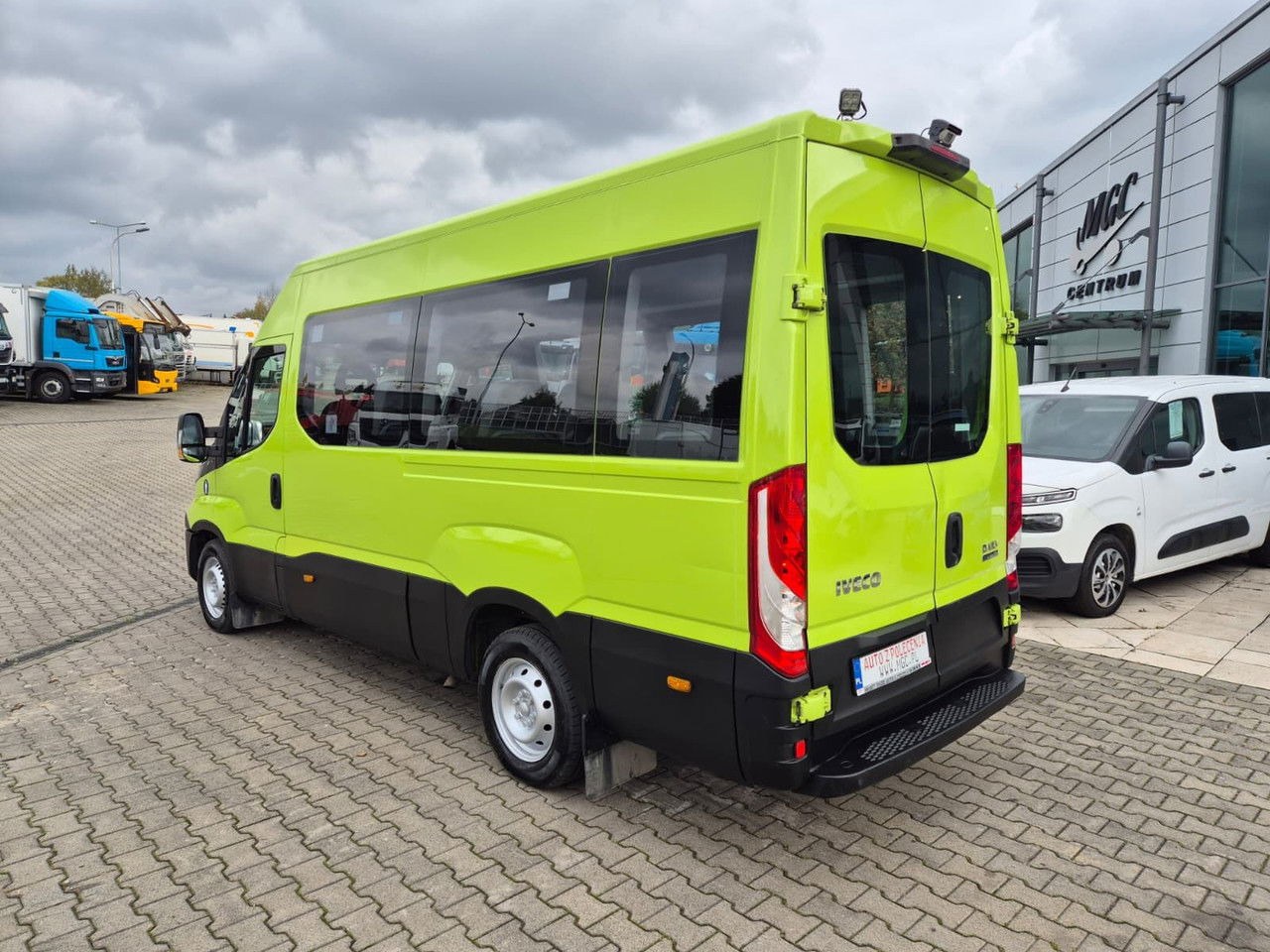 Микробус, Пътнически бус IVECO Daily 35S12 Hi-Matic / 10 Seats: снимка 11 Микробус, Пътнически бус IVECO Daily 35S12 Hi-Matic / 10 Seats: снимка 11