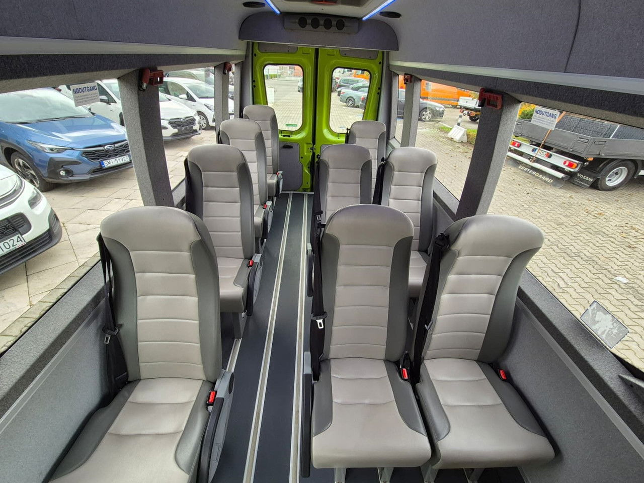 Микробус, Пътнически бус IVECO Daily 35S12 Hi-Matic / 10 Seats: снимка 24 Микробус, Пътнически бус IVECO Daily 35S12 Hi-Matic / 10 Seats: снимка 24