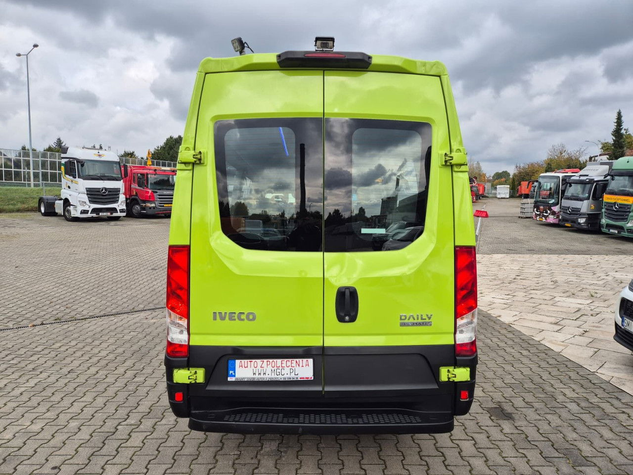 Микробус, Пътнически бус IVECO Daily 35S12 Hi-Matic / 10 Seats: снимка 10 Микробус, Пътнически бус IVECO Daily 35S12 Hi-Matic / 10 Seats: снимка 10
