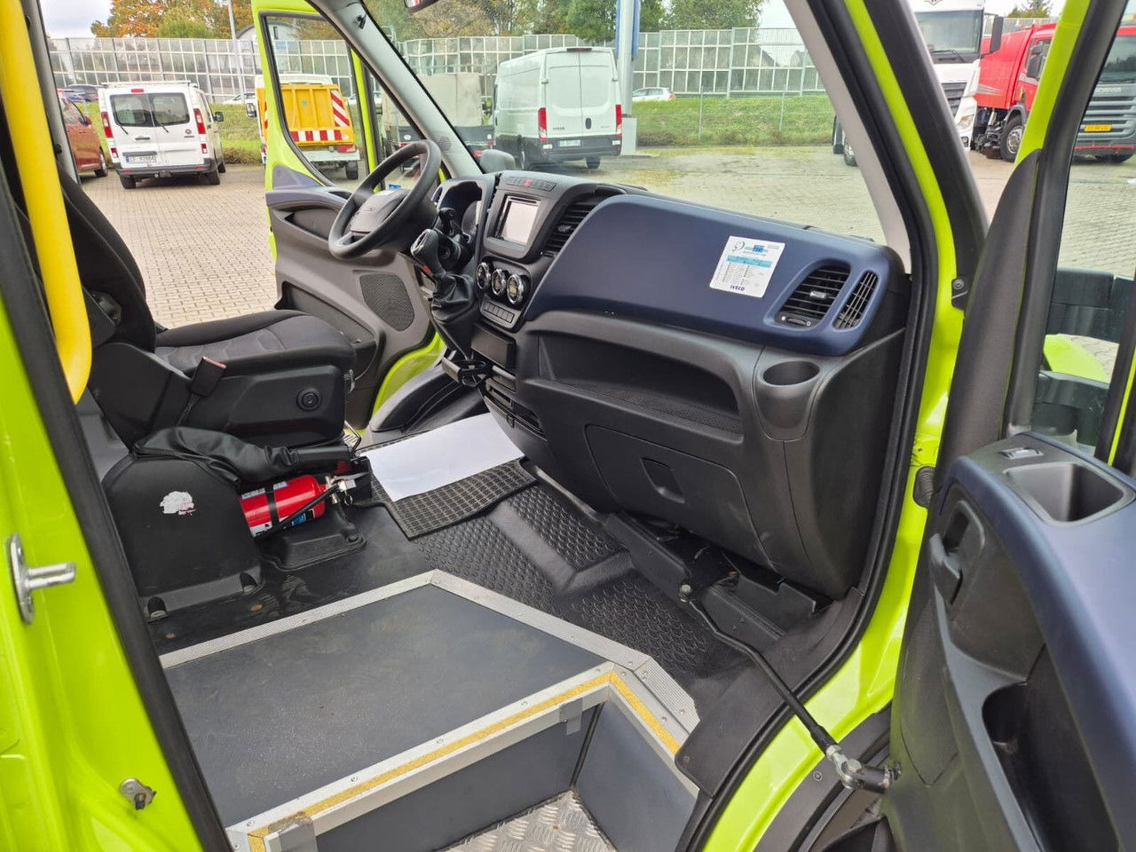 Микробус, Пътнически бус IVECO Daily 35S12 Hi-Matic / 10 Seats: снимка 22 Микробус, Пътнически бус IVECO Daily 35S12 Hi-Matic / 10 Seats: снимка 22