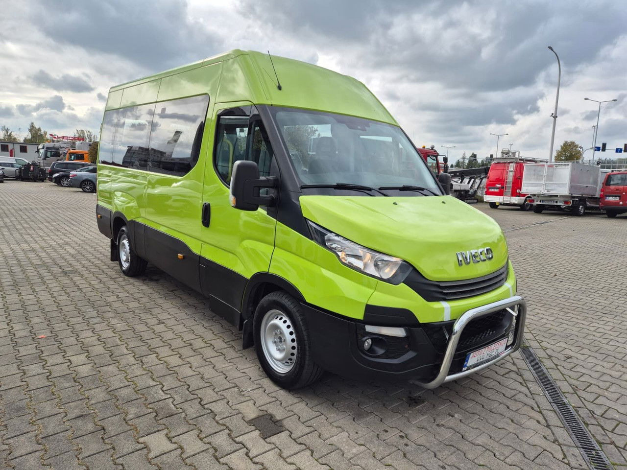 Iveco Daily 35S12 Hi-Matic / 10 Seats / Super Condition - Микробус, Пътнически бус: снимка 4 Iveco Daily 35S12 Hi-Matic / 10 Seats / Super Condition - Микробус, Пътнически бус: снимка 4