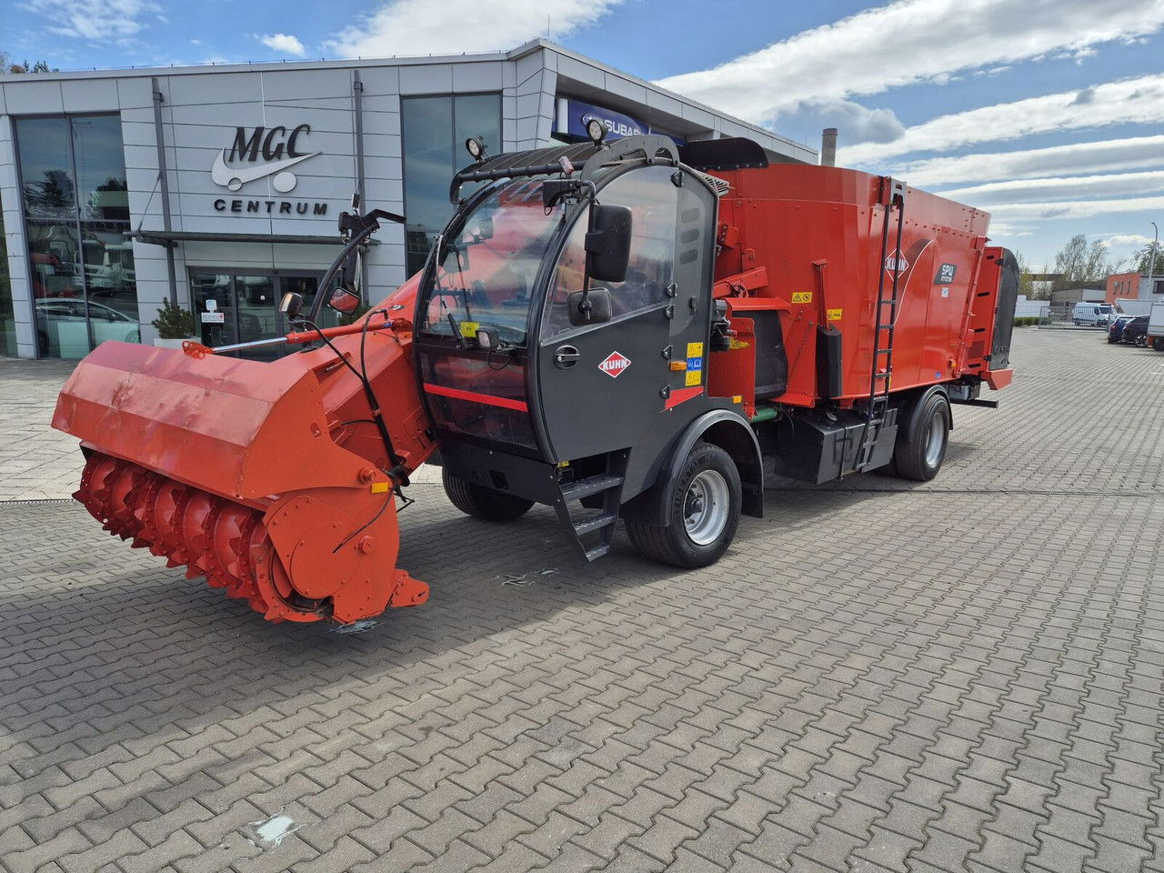 Kuhn SPW 22 Intense /feed wagon/ 1 Owner / NEW Service SPW 22 Intense /feed wago Kuhn SPW 22 Intense /feed wagon/ 1 Owner / NEW Service SPW 22 Intense /feed wagon/ 1 Owner / NEW Service / UP TO 22m3 - Миксер-вагон: снимка 1 Kuhn SPW 22 Intense /feed wagon/ 1 Owner / NEW Service SPW 22 Intense /feed wago Kuhn SPW 22 Intense /feed wagon/ 1 Owner / NEW Service SPW 22 Intense /feed wagon/ 1 Owner / NEW Service / UP TO 22m3 - Миксер-вагон: снимка 1