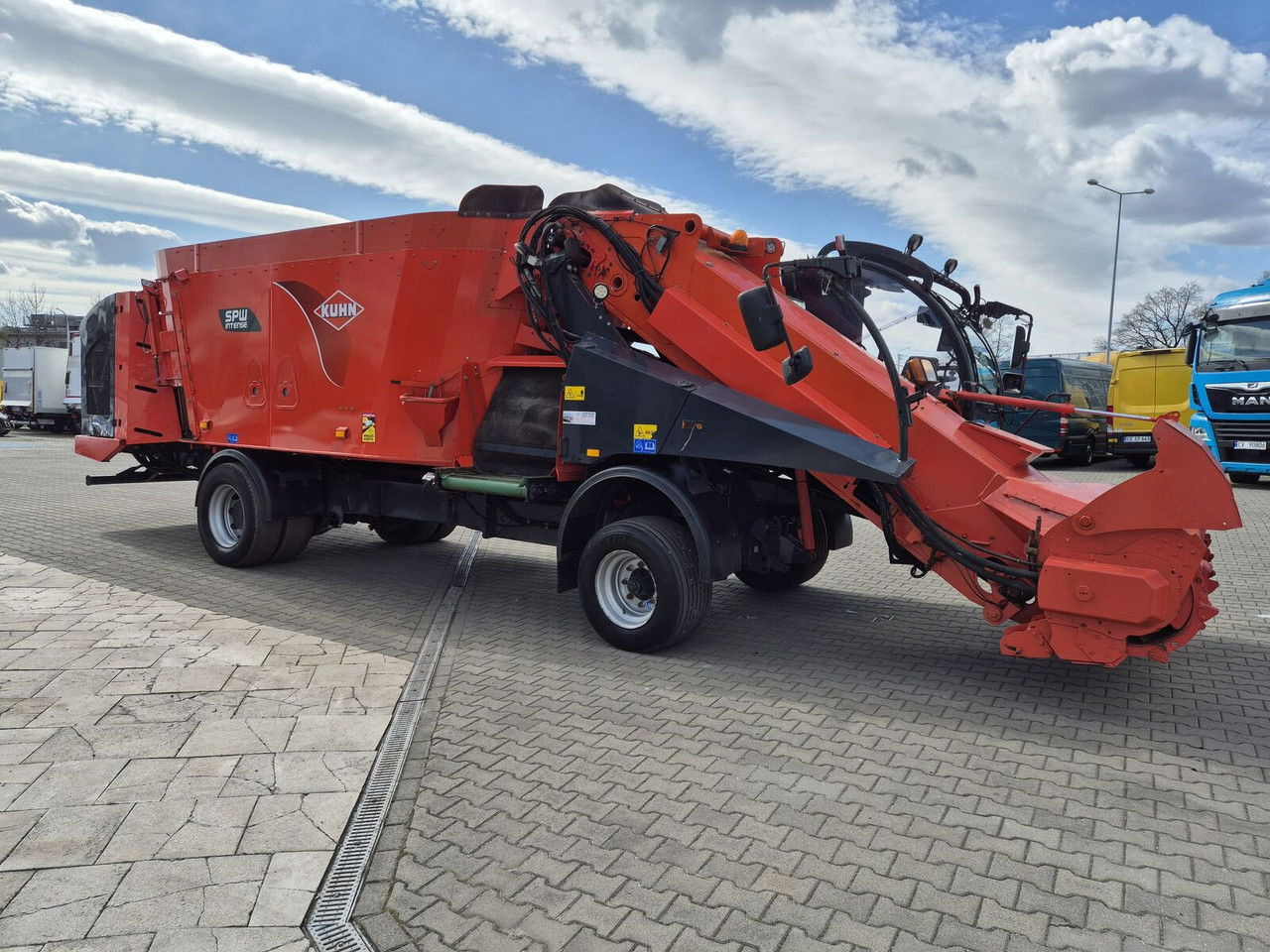 Kuhn SPW 22 Intense /feed wagon/ 1 Owner / NEW Service SPW 22 Intense /feed wago Kuhn SPW 22 Intense /feed wagon/ 1 Owner / NEW Service SPW 22 Intense /feed wagon/ 1 Owner / NEW Service / UP TO 22m3 - Миксер-вагон: снимка 2 Kuhn SPW 22 Intense /feed wagon/ 1 Owner / NEW Service SPW 22 Intense /feed wago Kuhn SPW 22 Intense /feed wagon/ 1 Owner / NEW Service SPW 22 Intense /feed wagon/ 1 Owner / NEW Service / UP TO 22m3 - Миксер-вагон: снимка 2