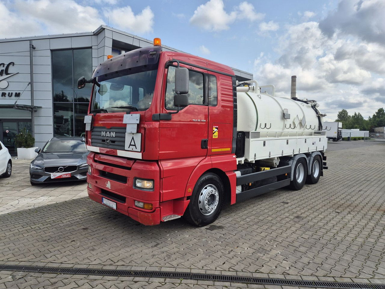 MAN TGA 26.400 ADR / Jurop / 6X4 / 12m3+1m3 / 1 Owner - Каналопочистваща машина: снимка 1 MAN TGA 26.400 ADR / Jurop / 6X4 / 12m3+1m3 / 1 Owner - Каналопочистваща машина: снимка 1