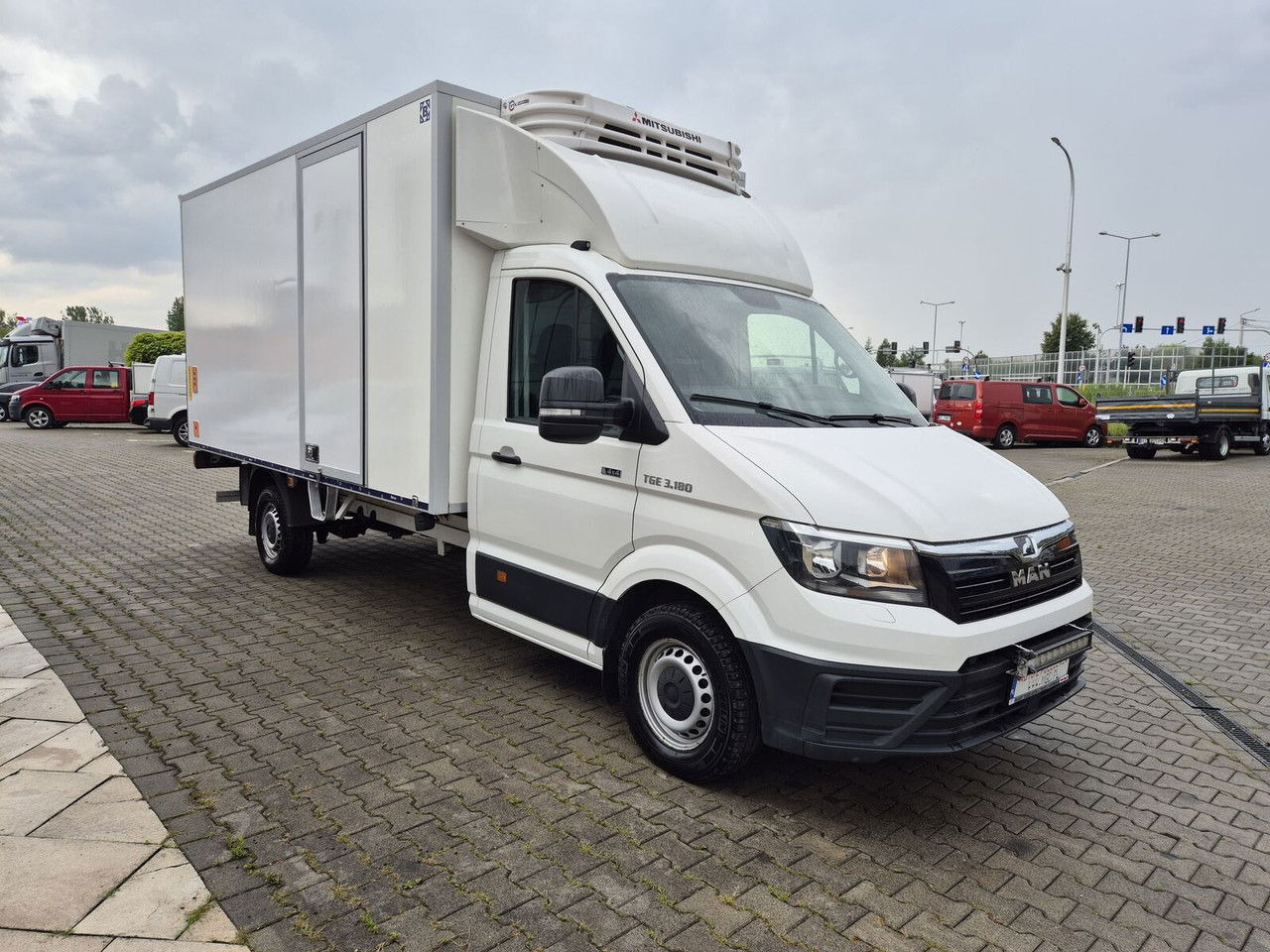 MAN TGE 3.180 DSG 4Motion / 4X4 / Mitsubishi / 1 Owner - Хладилен бус: снимка 4 MAN TGE 3.180 DSG 4Motion / 4X4 / Mitsubishi / 1 Owner - Хладилен бус: снимка 4