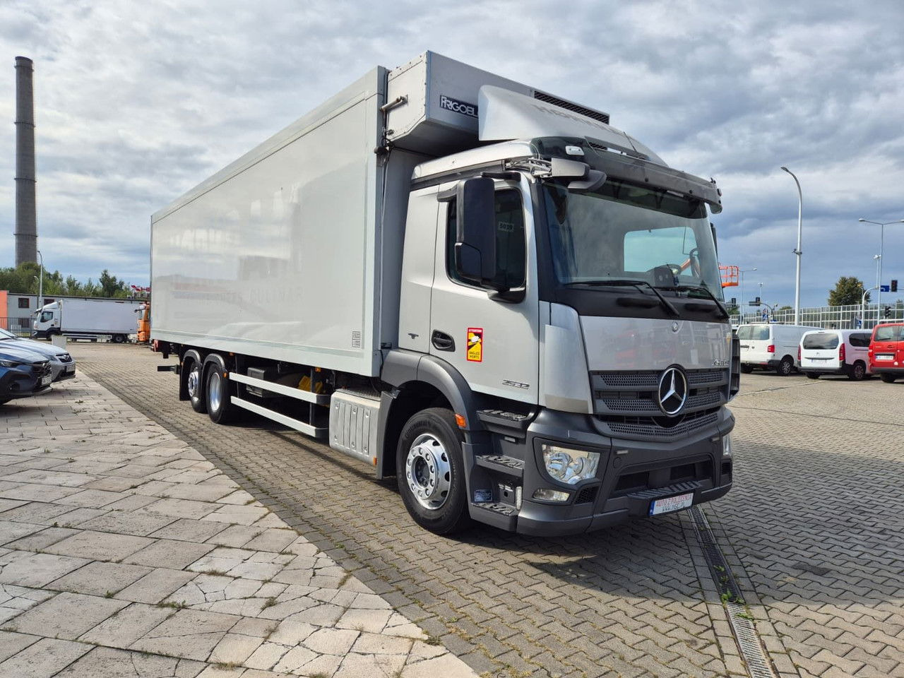 Mercedes-Benz Antos 2532 L 6X2 / Frigoblock / 1 Owner / 6X2 / Euro 6 / TOP - Рефрижератор камион: снимка 5 Mercedes-Benz Antos 2532 L 6X2 / Frigoblock / 1 Owner / 6X2 / Euro 6 / TOP - Рефрижератор камион: снимка 5