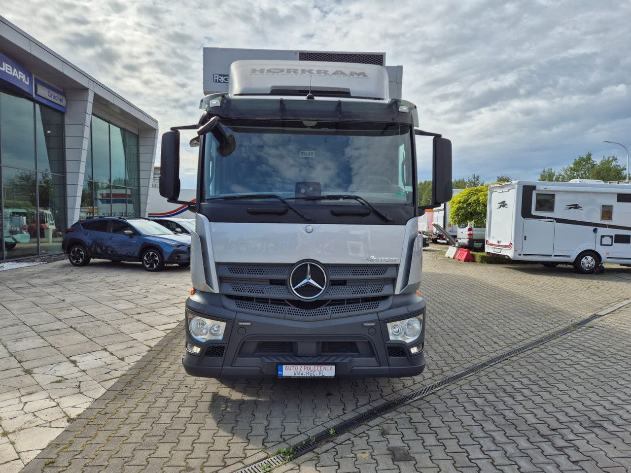 Mercedes-Benz Antos 2532 L 6X2 / Frigoblock / 1 Owner / 6X2 / Euro 6 / TOP - Рефрижератор камион: снимка 4 Mercedes-Benz Antos 2532 L 6X2 / Frigoblock / 1 Owner / 6X2 / Euro 6 / TOP - Рефрижератор камион: снимка 4
