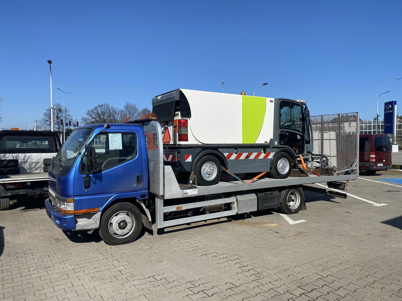 Mitsubishi Canter 3,0 D Mobile Platform / Hydraulic / Cars AND Machinery - Камион пътна помощ: снимка 4 Mitsubishi Canter 3,0 D Mobile Platform / Hydraulic / Cars AND Machinery - Камион пътна помощ: снимка 4