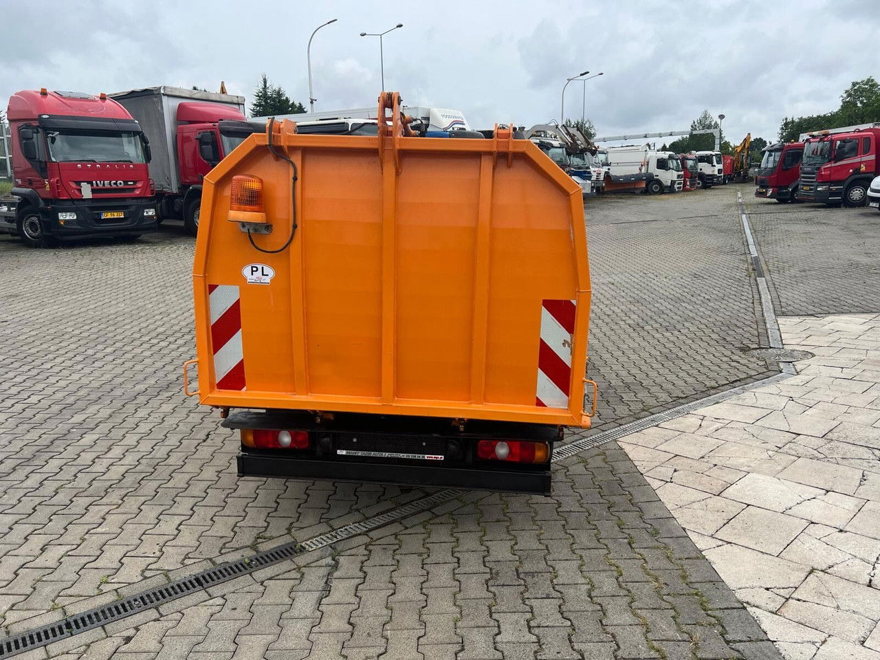 Mitsubishi Canter Fuso 3S13 AMT / Presscontainer / LOW KM / Super Condition - Боклукчийска кола: снимка 5 Mitsubishi Canter Fuso 3S13 AMT / Presscontainer / LOW KM / Super Condition - Боклукчийска кола: снимка 5