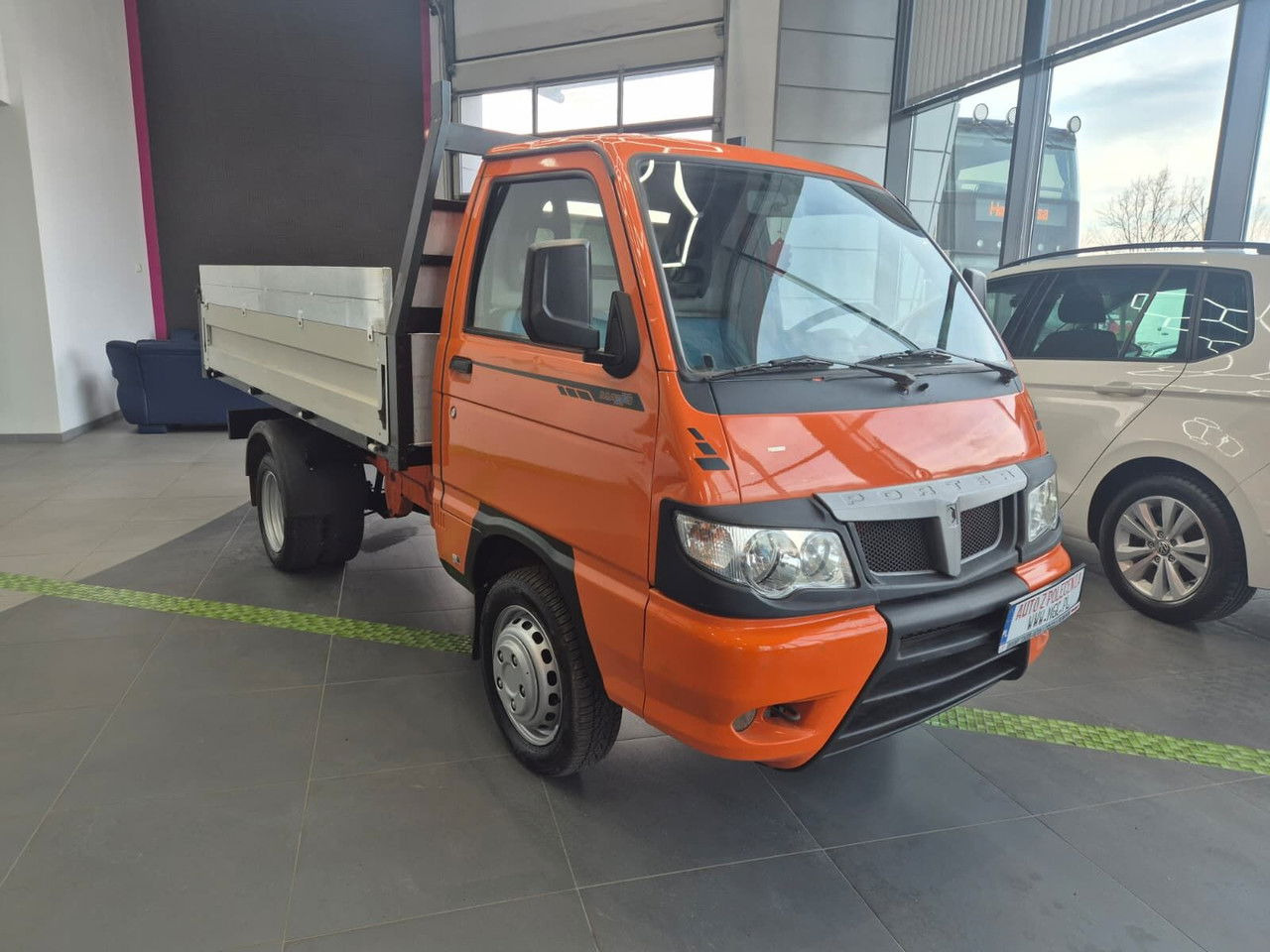 Piaggio Porter Maxxi eXtra / Kipper / 1 Owner / LOW KM - Бус самосвал: снимка 4 Piaggio Porter Maxxi eXtra / Kipper / 1 Owner / LOW KM - Бус самосвал: снимка 4