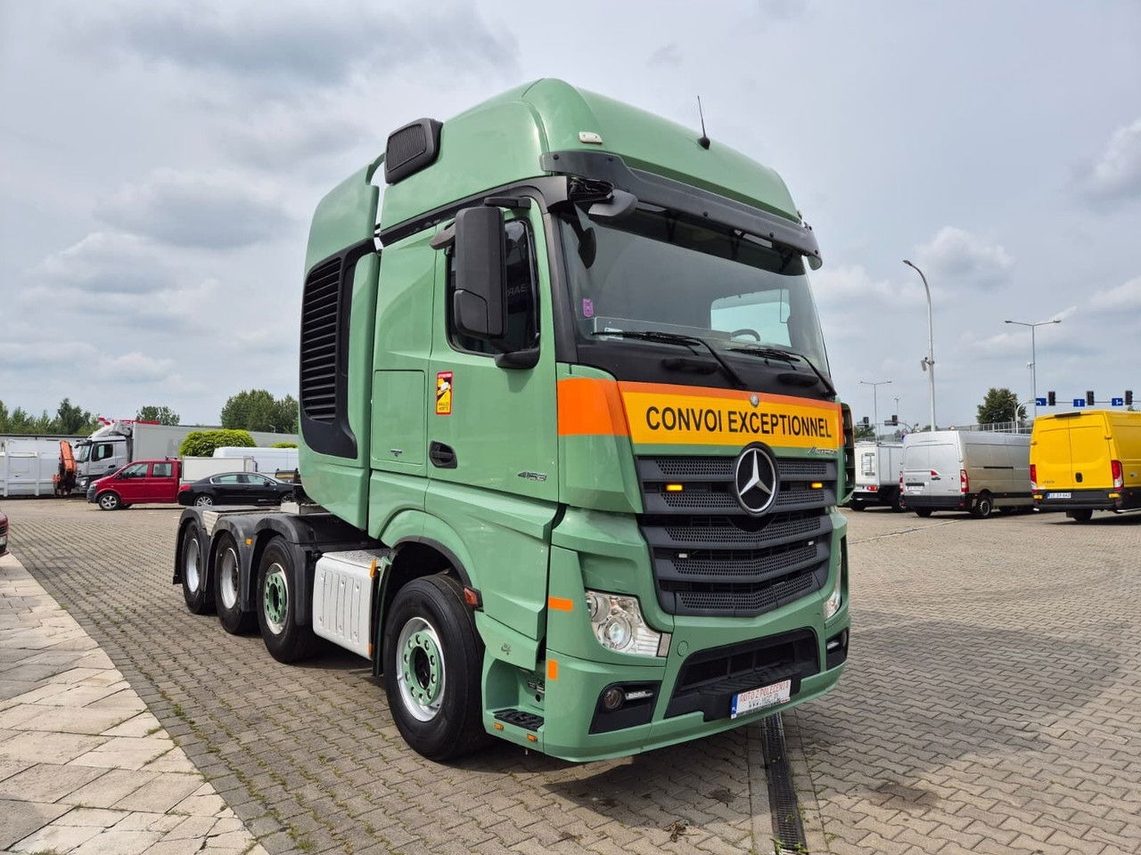 Mercedes-Benz Actros 4163 8X4 / 1 Owner / LOW KM / Super Condition - Влекач: снимка 5 Mercedes-Benz Actros 4163 8X4 / 1 Owner / LOW KM / Super Condition - Влекач: снимка 5