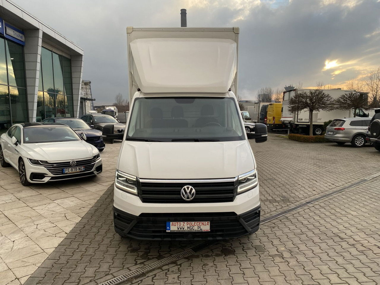 Volkswagen Crafter 2.0 TDI 177HP / High Container / Lift 750KG / Super Cond - Лекотоварен автомобил фургон: снимка 5 Volkswagen Crafter 2.0 TDI 177HP / High Container / Lift 750KG / Super Cond - Лекотоварен автомобил фургон: снимка 5