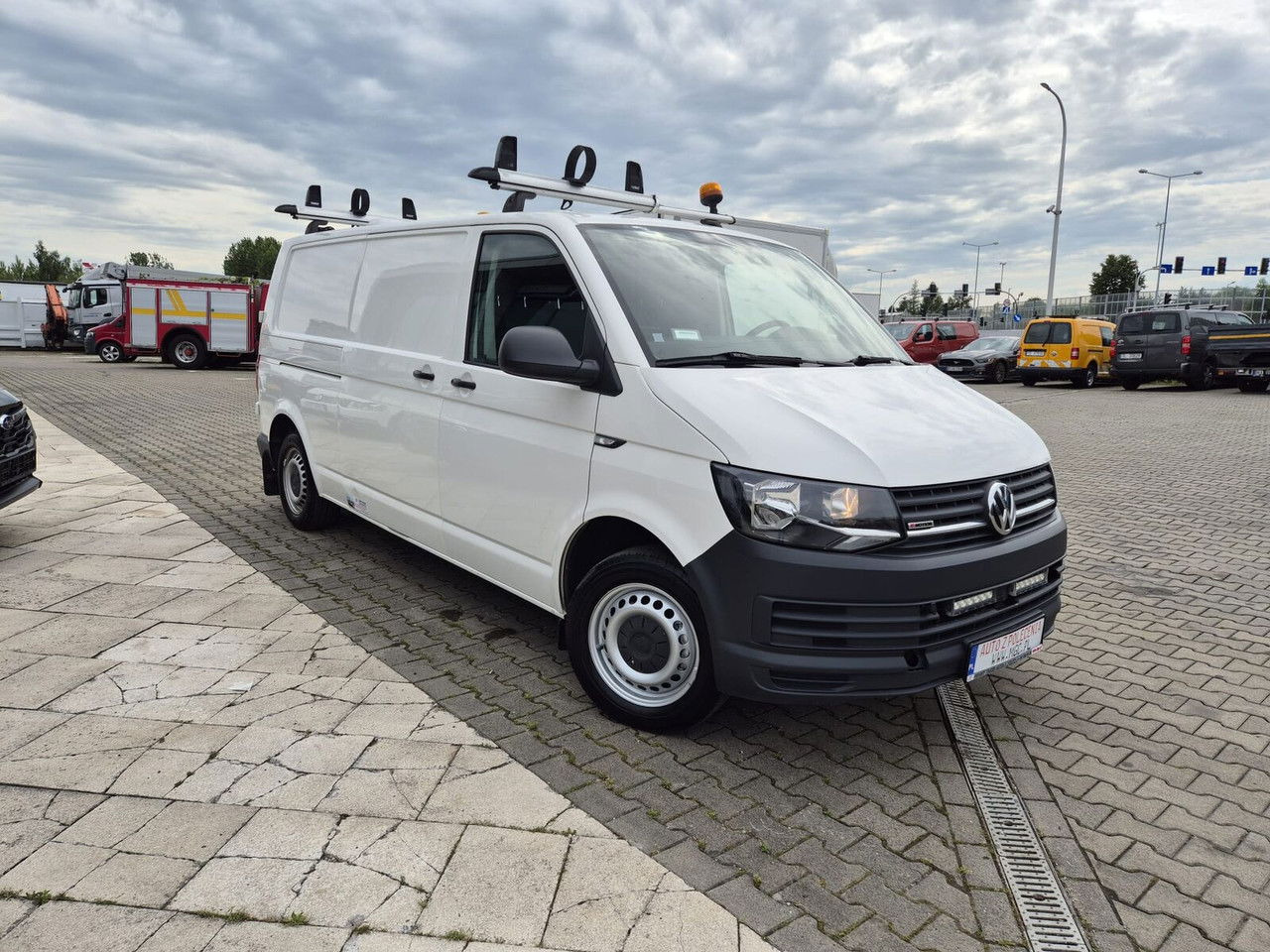 Volkswagen Transporter T6 4Motion / 1 Owner / Webasto / 4X4 / Works Great - Малък ван: снимка 5 Volkswagen Transporter T6 4Motion / 1 Owner / Webasto / 4X4 / Works Great - Малък ван: снимка 5