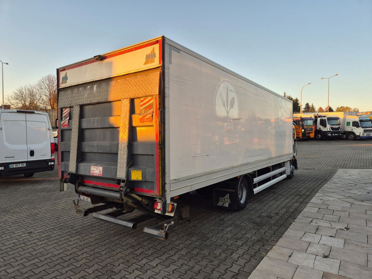 Рефрижератор камион Volvo FL 240 Mitsubishi / 1 Owner / Serviced: снимка 7 Рефрижератор камион Volvo FL 240 Mitsubishi / 1 Owner / Serviced: снимка 7