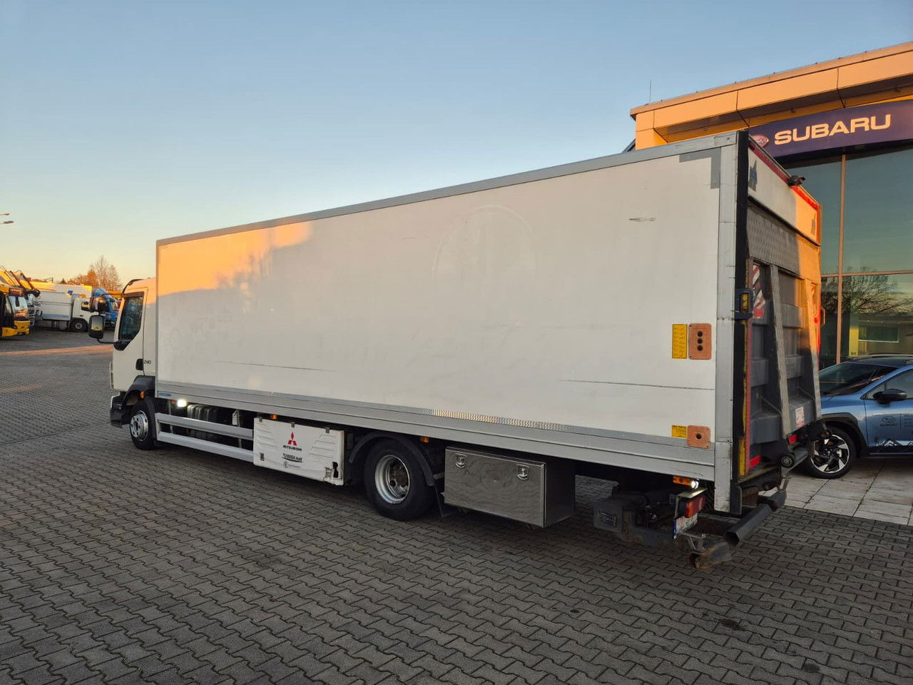 Рефрижератор камион Volvo FL 240 Mitsubishi / 1 Owner / Serviced: снимка 11 Рефрижератор камион Volvo FL 240 Mitsubishi / 1 Owner / Serviced: снимка 11