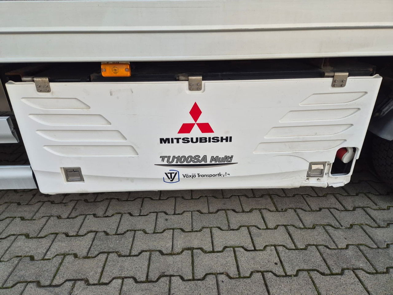 Рефрижератор камион Volvo FL 240 Mitsubishi / 1 Owner / Serviced: снимка 15 Рефрижератор камион Volvo FL 240 Mitsubishi / 1 Owner / Serviced: снимка 15