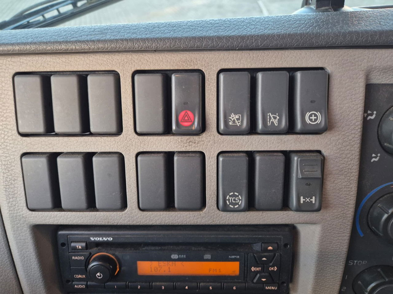 Рефрижератор камион Volvo FL 240 Mitsubishi / 1 Owner / Serviced: снимка 28 Рефрижератор камион Volvo FL 240 Mitsubishi / 1 Owner / Serviced: снимка 28