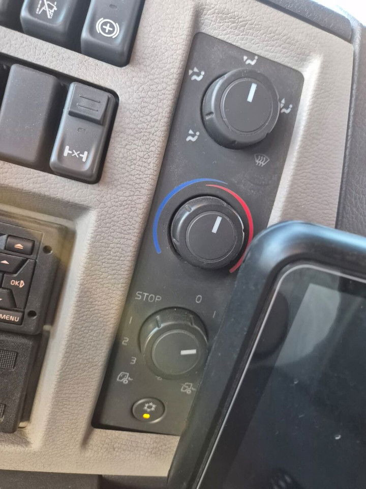 Рефрижератор камион Volvo FL 240 Mitsubishi / 1 Owner / Serviced: снимка 30 Рефрижератор камион Volvo FL 240 Mitsubishi / 1 Owner / Serviced: снимка 30