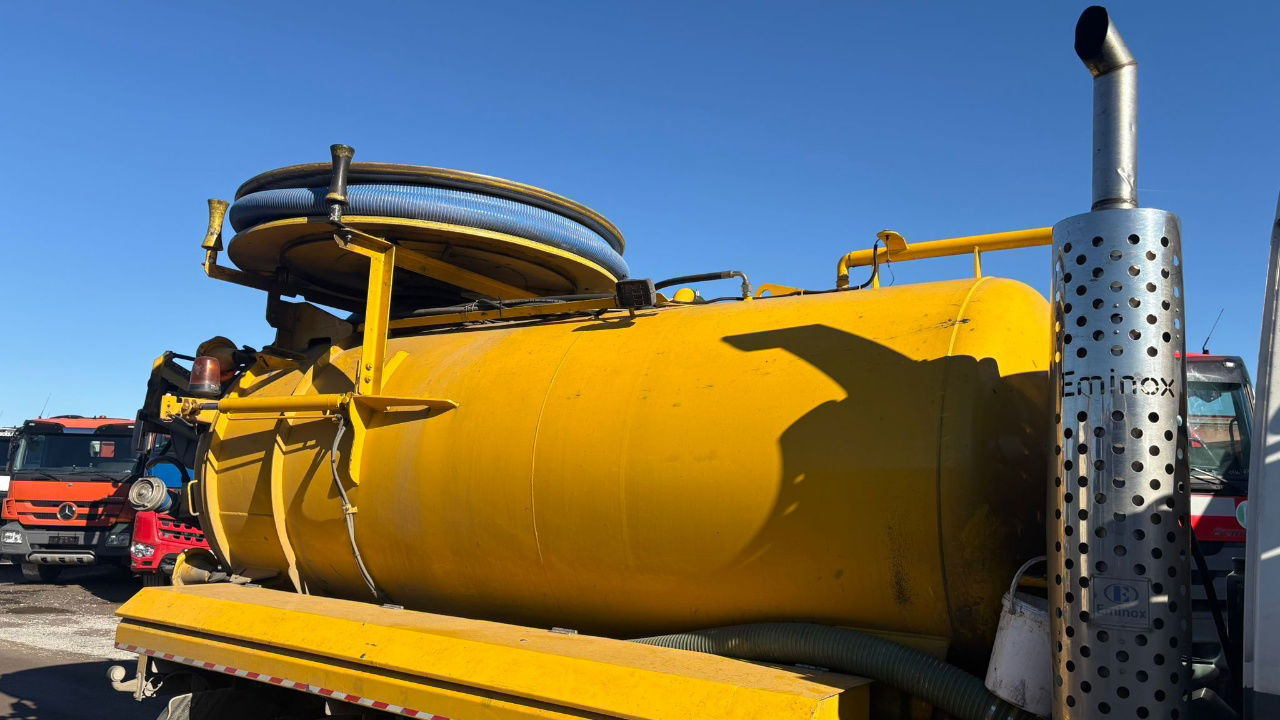 DAF AE55 4x2 vacuum + pressure truck - 8000 liters - Каналопочистваща машина: снимка 4 DAF AE55 4x2 vacuum + pressure truck - 8000 liters - Каналопочистваща машина: снимка 4