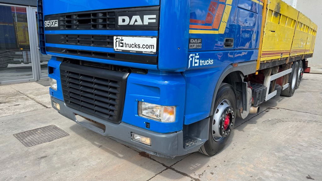 DAF XF 95.380 6X2 stake body - air condition - Бордови камион: снимка 2 DAF XF 95.380 6X2 stake body - air condition - Бордови камион: снимка 2