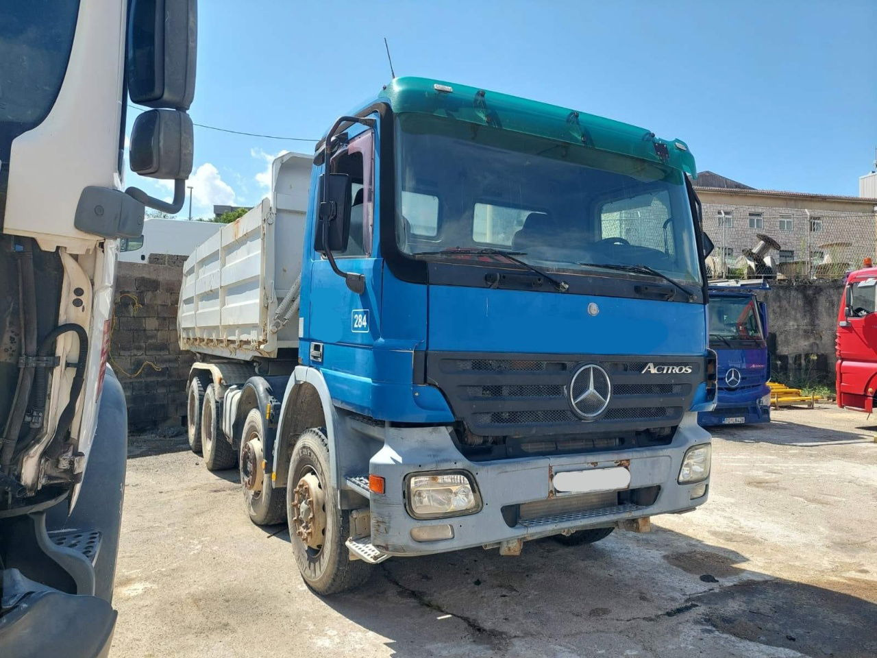 Mercedes-Benz Actros 3241 8x4 3 sided tipper - full spring - Самосвал камион: снимка 5 Mercedes-Benz Actros 3241 8x4 3 sided tipper - full spring - Самосвал камион: снимка 5