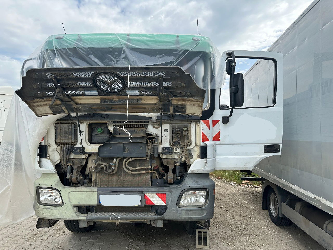 Mercedes-Benz Actros 4141 K 8x6 mulda tipper - damaged - Самосвал камион: снимка 4 Mercedes-Benz Actros 4141 K 8x6 mulda tipper - damaged - Самосвал камион: снимка 4