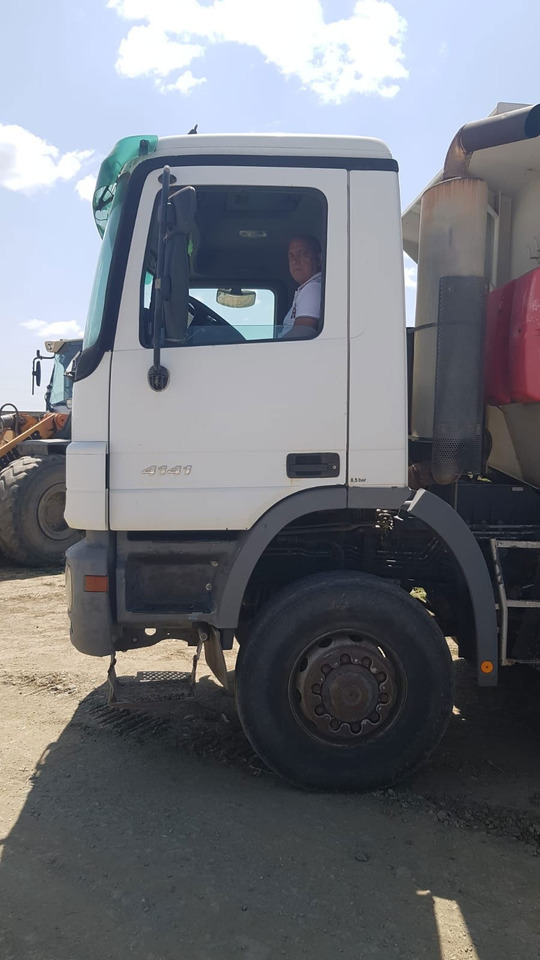 Mercedes-Benz Actros 4141 K 8x6 schwarzmuller mulda tipper - Самосвал камион: снимка 2 Mercedes-Benz Actros 4141 K 8x6 schwarzmuller mulda tipper - Самосвал камион: снимка 2