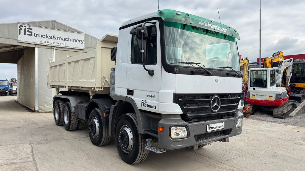 Mercedes-Benz Actros 4144 K 8x4 3 sided tipper - 1st owner - Самосвал камион: снимка 3 Mercedes-Benz Actros 4144 K 8x4 3 sided tipper - 1st owner - Самосвал камион: снимка 3