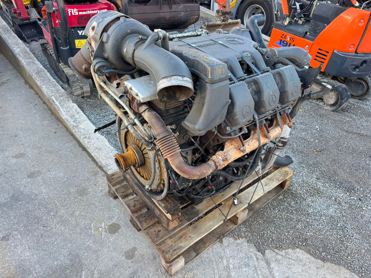 Mercedes-Benz Engine V6 - 2010 Year - 230.000KM - damaged - Двигател за Камион: снимка 4 Mercedes-Benz Engine V6 - 2010 Year - 230.000KM - damaged - Двигател за Камион: снимка 4