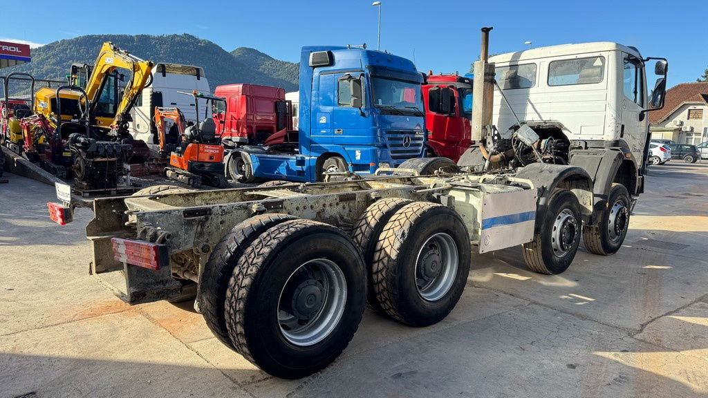 Mercedes-Benz SK 3234 8x4 chassis - Шаси кабина: снимка 5 Mercedes-Benz SK 3234 8x4 chassis - Шаси кабина: снимка 5