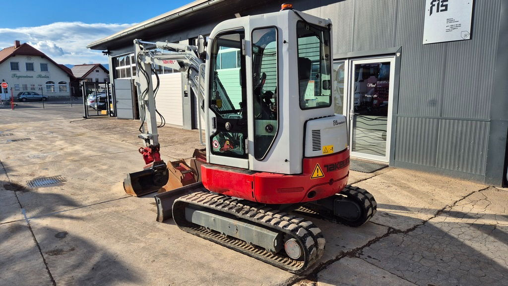 Takeuchi TB138FR - Powertilt - 3X Buckets - 2015 Year - Мини багер: снимка 4 Takeuchi TB138FR - Powertilt - 3X Buckets - 2015 Year - Мини багер: снимка 4