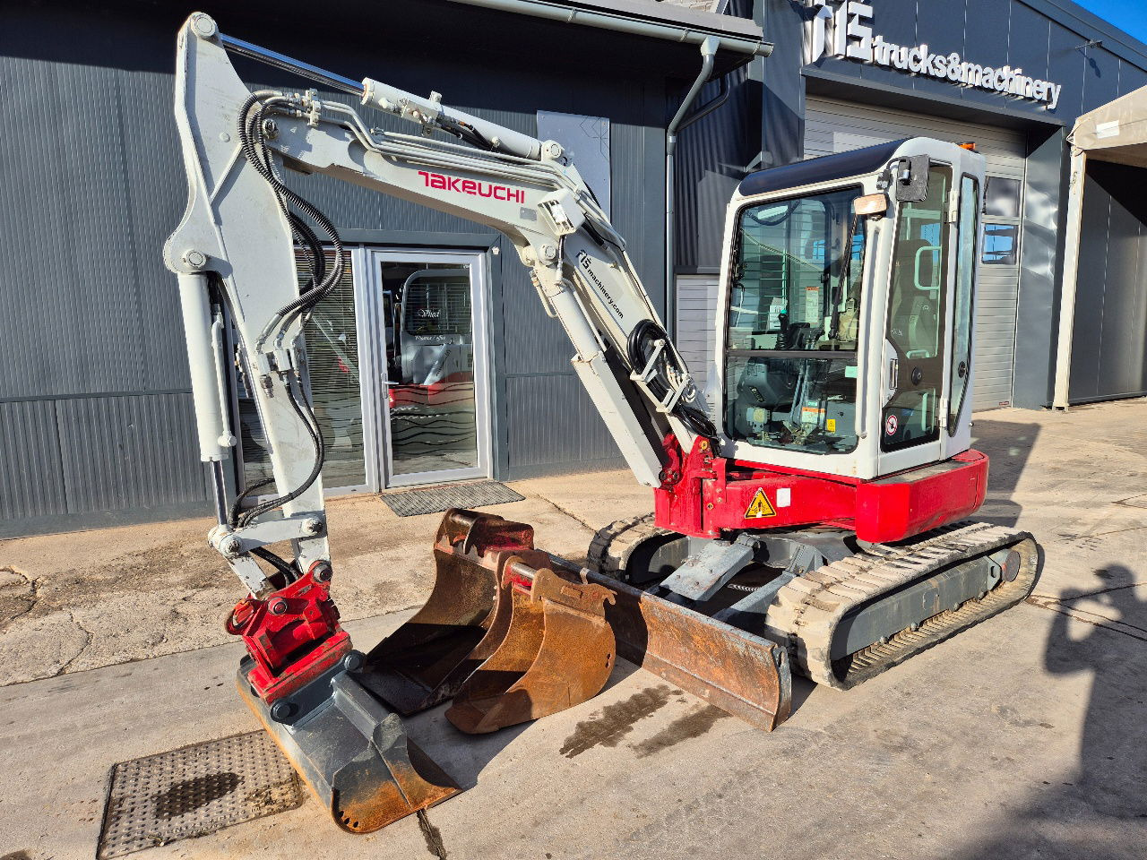 Takeuchi TB138FR - Powertilt - 3X Buckets - 2015 Year - Мини багер: снимка 1 Takeuchi TB138FR - Powertilt - 3X Buckets - 2015 Year - Мини багер: снимка 1