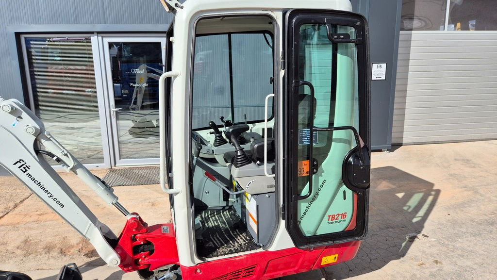 Мини багер Takeuchi TB216 - 2022 Year - 1335 Hours - Powertilt: снимка 9 Мини багер Takeuchi TB216 - 2022 Year - 1335 Hours - Powertilt: снимка 9