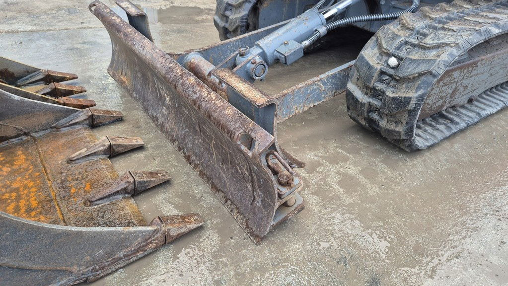 Takeuchi TB225 - 2021 Year - 1365 Hours - 3X Buckets - Мини багер: снимка 2 Takeuchi TB225 - 2021 Year - 1365 Hours - 3X Buckets - Мини багер: снимка 2