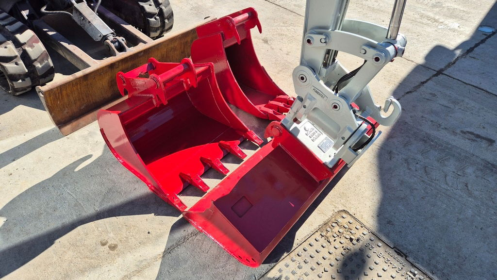 Takeuchi TB230 - Powertilt - 3X Buckets - 2017 Year - TOP Condition - Мини багер: снимка 5 Takeuchi TB230 - Powertilt - 3X Buckets - 2017 Year - TOP Condition - Мини багер: снимка 5