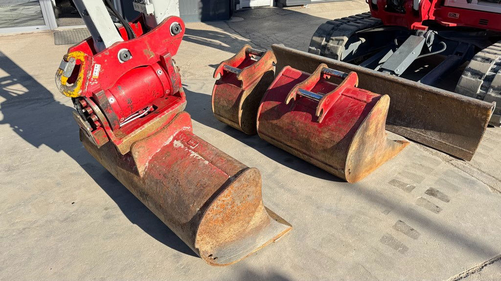 Takeuchi Takeuchi TB290-2 - 2022 Year - Powertilt - 3X Buckets - 945 Hours - Мини багер: снимка 3 Takeuchi Takeuchi TB290-2 - 2022 Year - Powertilt - 3X Buckets - 945 Hours - Мини багер: снимка 3