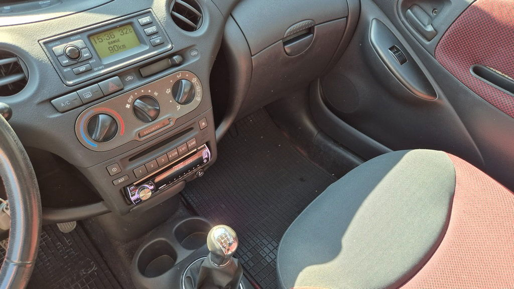 Хечбек Toyota Yaris 1.3 - Petrol - 5 Doors - AC: снимка 13