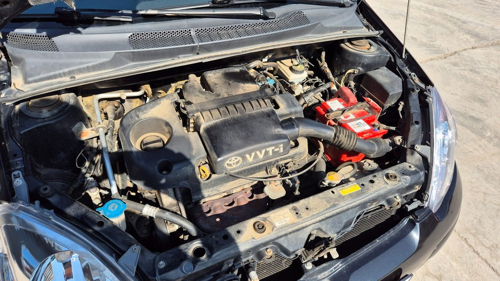 Хечбек Toyota Yaris 1.3 - Petrol - 5 Doors - AC: снимка 8