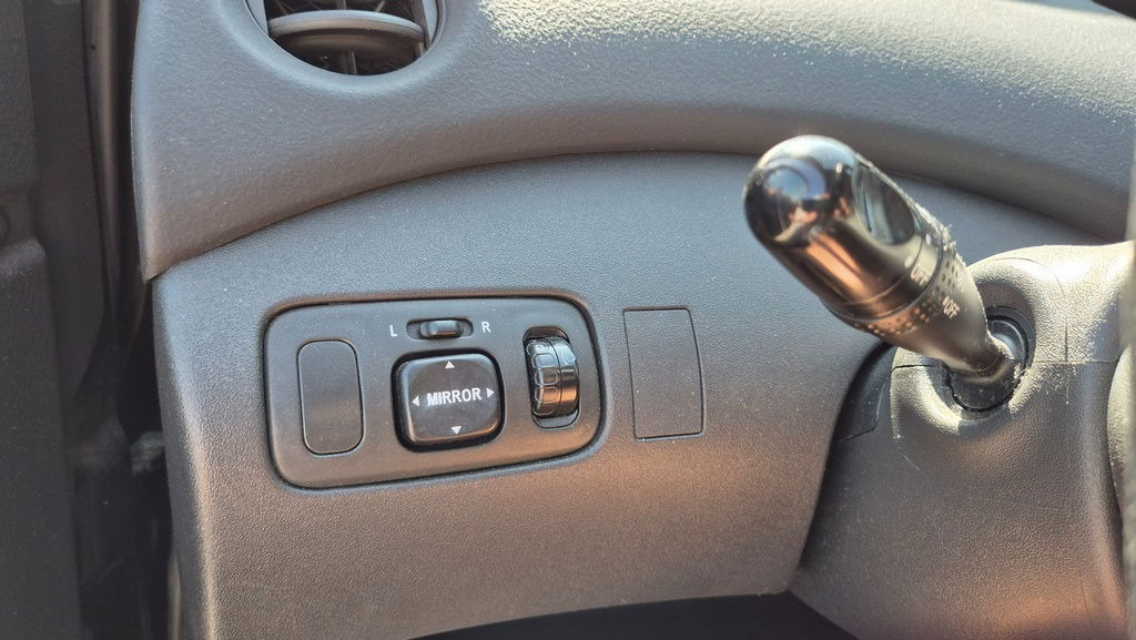 Хечбек Toyota Yaris 1.3 - Petrol - 5 Doors - AC: снимка 11