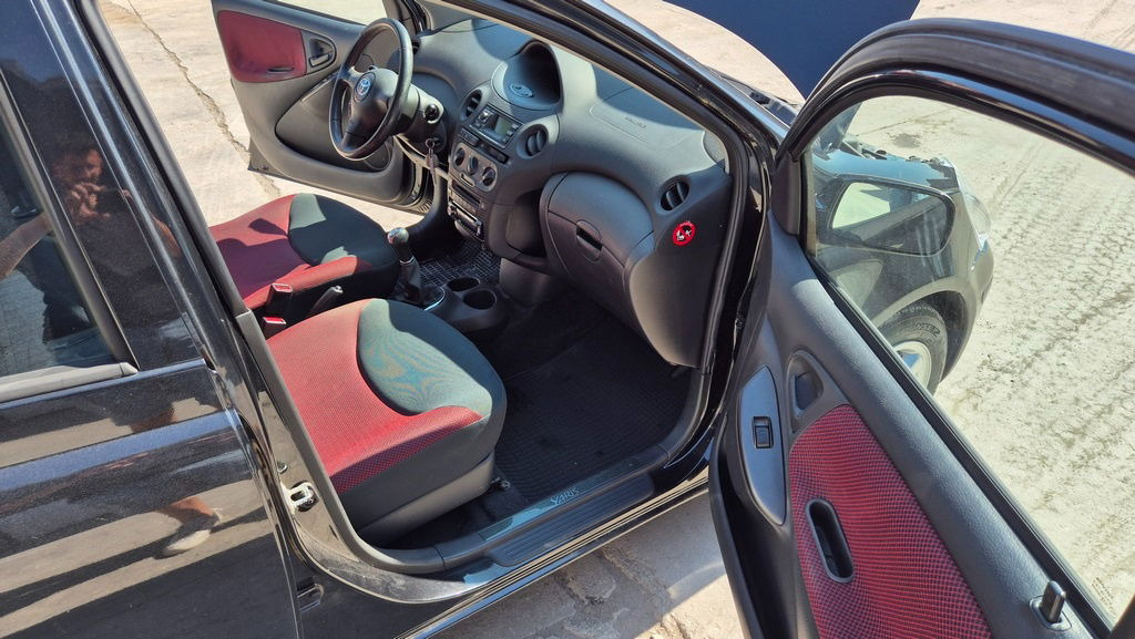 Хечбек Toyota Yaris 1.3 - Petrol - 5 Doors - AC: снимка 15