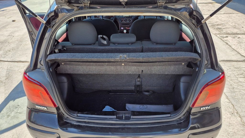 Хечбек Toyota Yaris 1.3 - Petrol - 5 Doors - AC: снимка 7