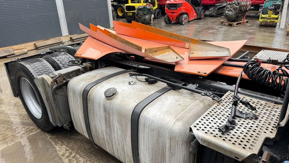 Mercedes-Benz Actros 1844 4x2 - tractor unit - retarder - Влекач: снимка 4 Mercedes-Benz Actros 1844 4x2 - tractor unit - retarder - Влекач: снимка 4