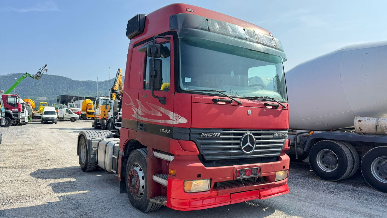 Mercedes-Benz Actros 1853 LS 4x2 tractor unit - air condition - Влекач: снимка 3 Mercedes-Benz Actros 1853 LS 4x2 tractor unit - air condition - Влекач: снимка 3