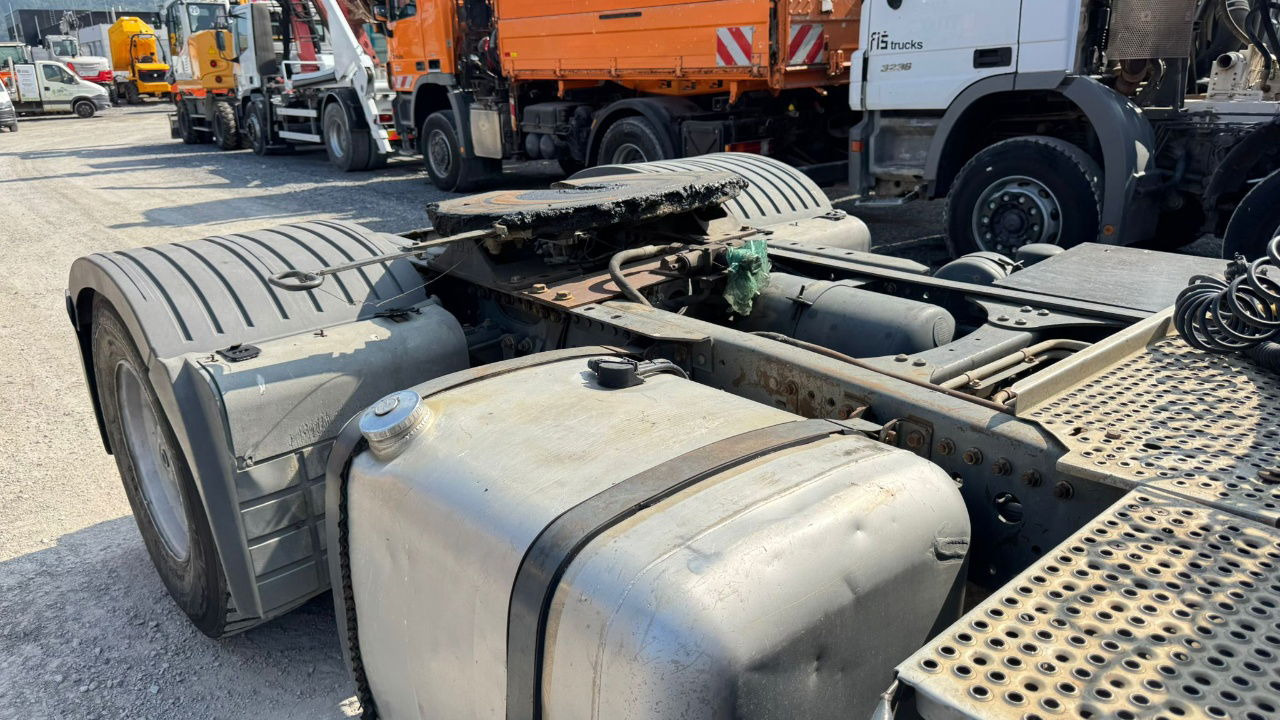 Mercedes-Benz Actros 1853 LS 4x2 tractor unit - air condition - Влекач: снимка 4 Mercedes-Benz Actros 1853 LS 4x2 tractor unit - air condition - Влекач: снимка 4