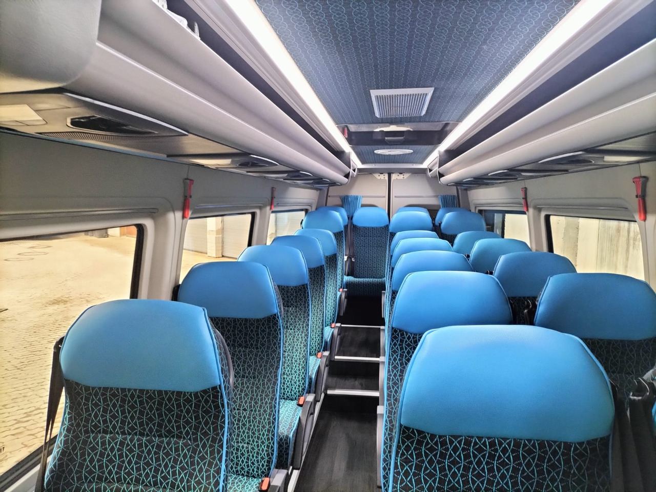 Mercedes Benz Sprinter 519cdi / Reisebus / ATOS 22+1+1 / Automatik / Telma / TV / Kühlschrank / USB - Микробус, Пътнически бус: снимка 5 Mercedes Benz Sprinter 519cdi / Reisebus / ATOS 22+1+1 / Automatik / Telma / TV / Kühlschrank / USB - Микробус, Пътнически бус: снимка 5