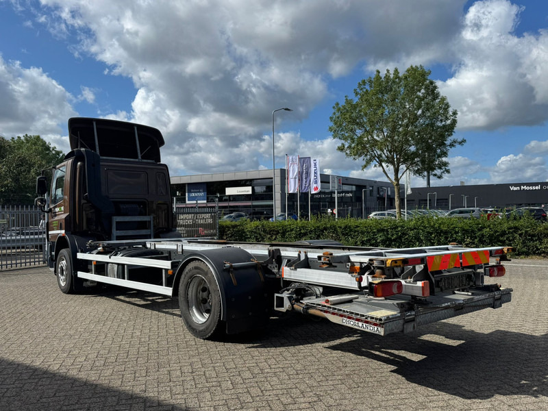 DAF CF65 220 - Контейнеровоз/ Сменна каросерия камион: снимка 3 DAF CF65 220 - Контейнеровоз/ Сменна каросерия камион: снимка 3