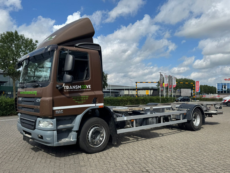 DAF CF65 220 - Контейнеровоз/ Сменна каросерия камион: снимка 2 DAF CF65 220 - Контейнеровоз/ Сменна каросерия камион: снимка 2